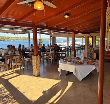 Friends Beach Bar & Restaurant